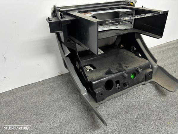 Moldura / Estrutura Consola Central / Rádio Audi Tt (8N3) - 5