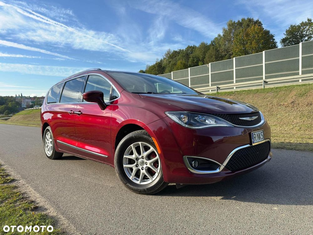 Chrysler Pacifica - 1
