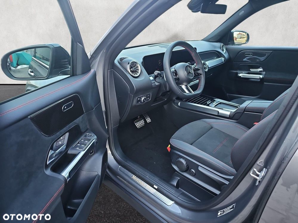 Mercedes-Benz GLB - 10