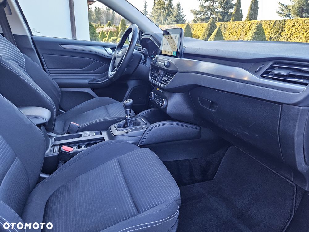 Ford Focus 2.0 EcoBlue Start-Stopp-System TITANIUM - 35