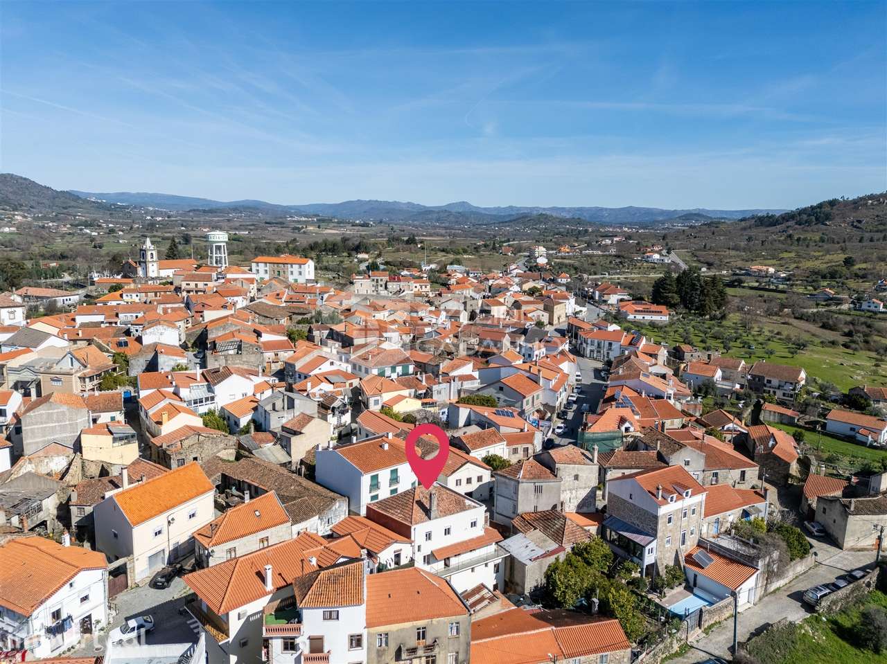 Prédio para venda centro de Caria com comércio no rés-do-chão e ampla - Grande imagem: 4/53