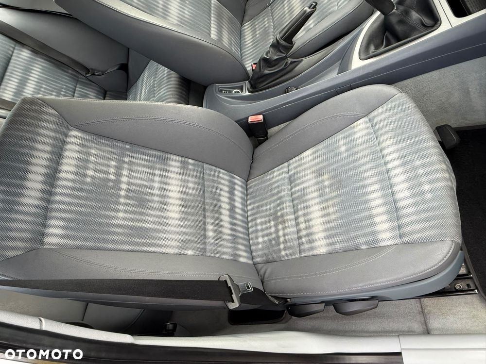 BMW Seria 1 - 25