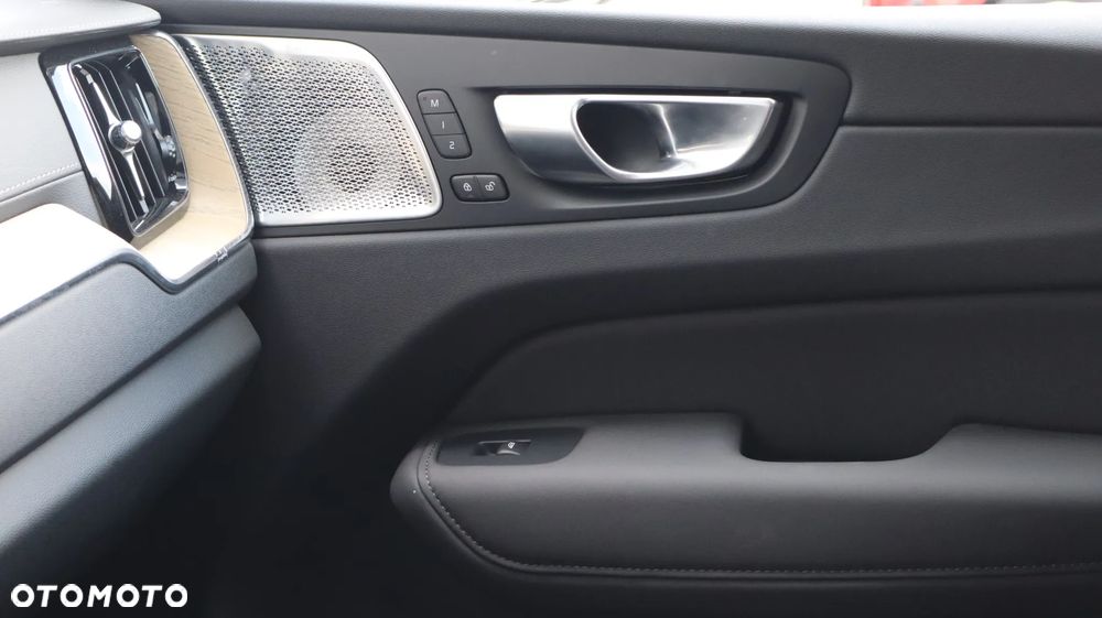 Volvo XC 60 B5 B AWD Ultra Dark - 16