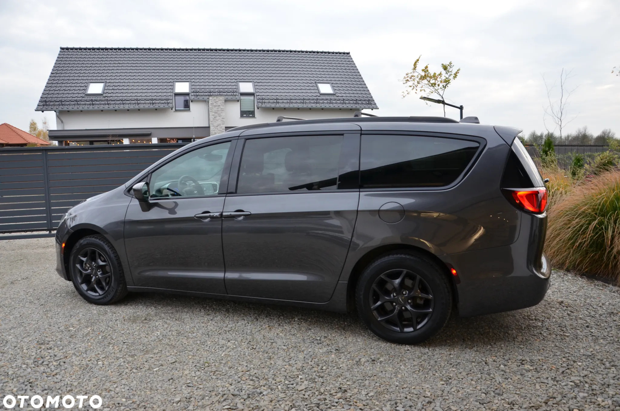 Chrysler Pacifica - 39