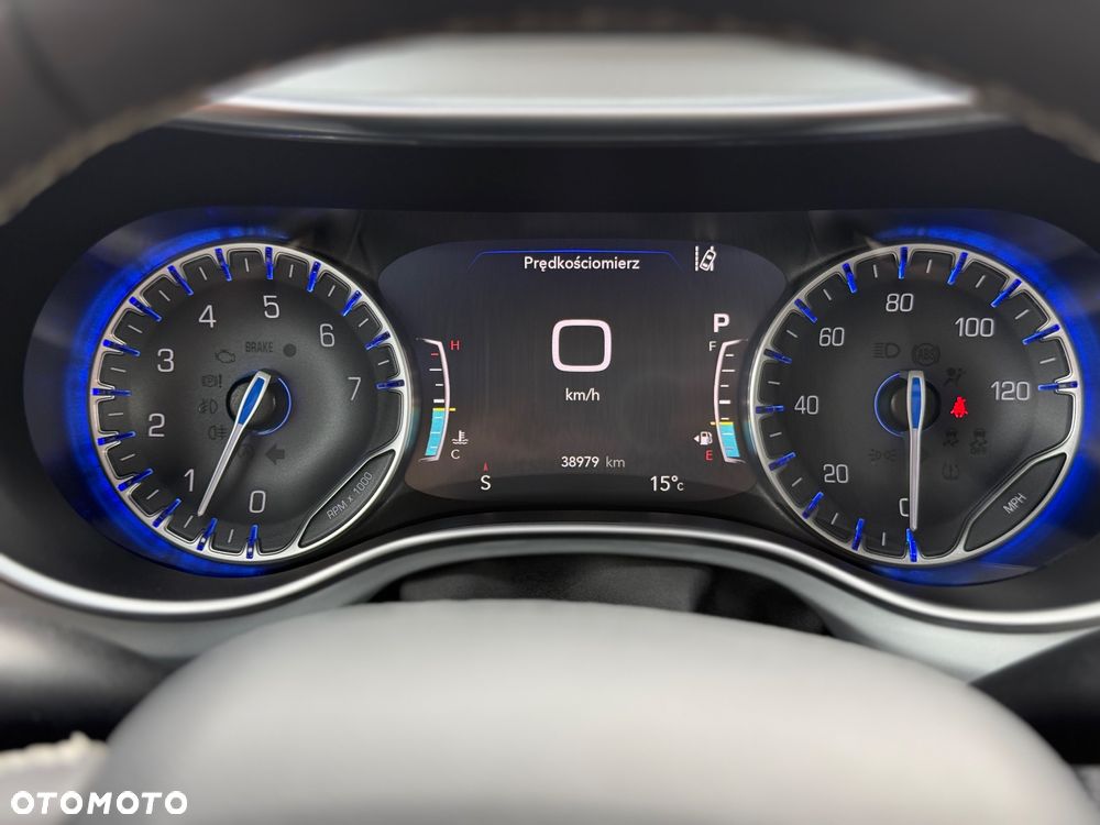 Chrysler Pacifica - 16