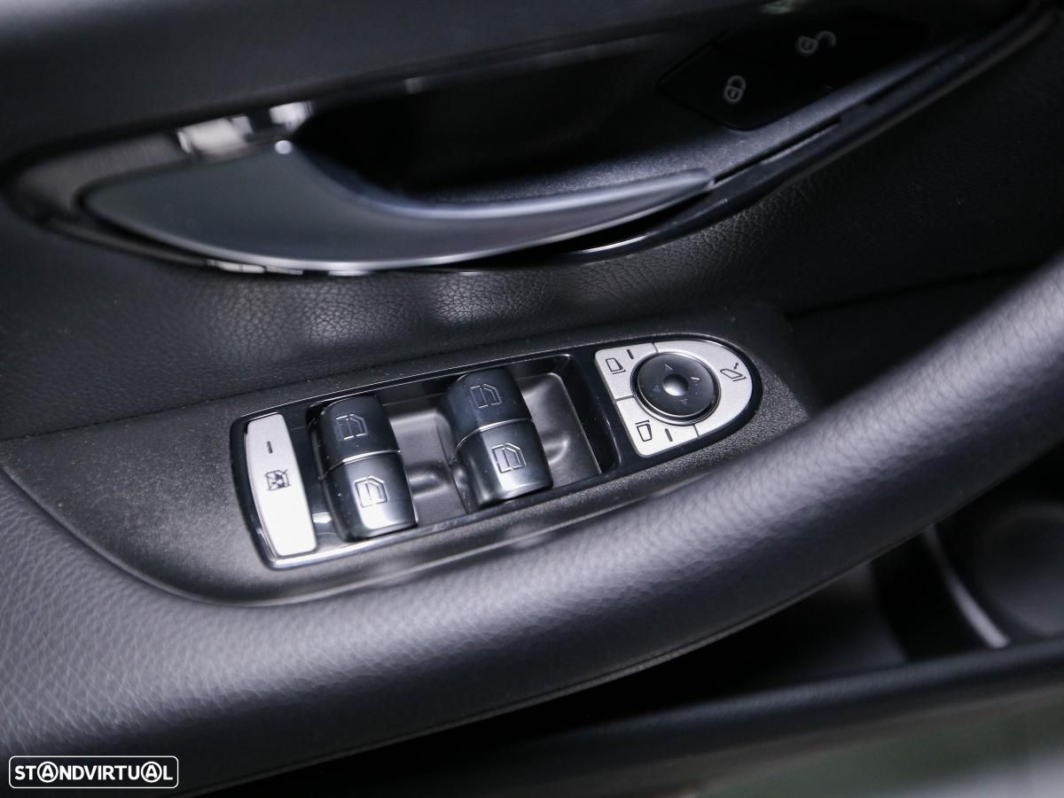 Mercedes-Benz E 300 de 4Matic T 9G-TRONIC Avantgarde - 11