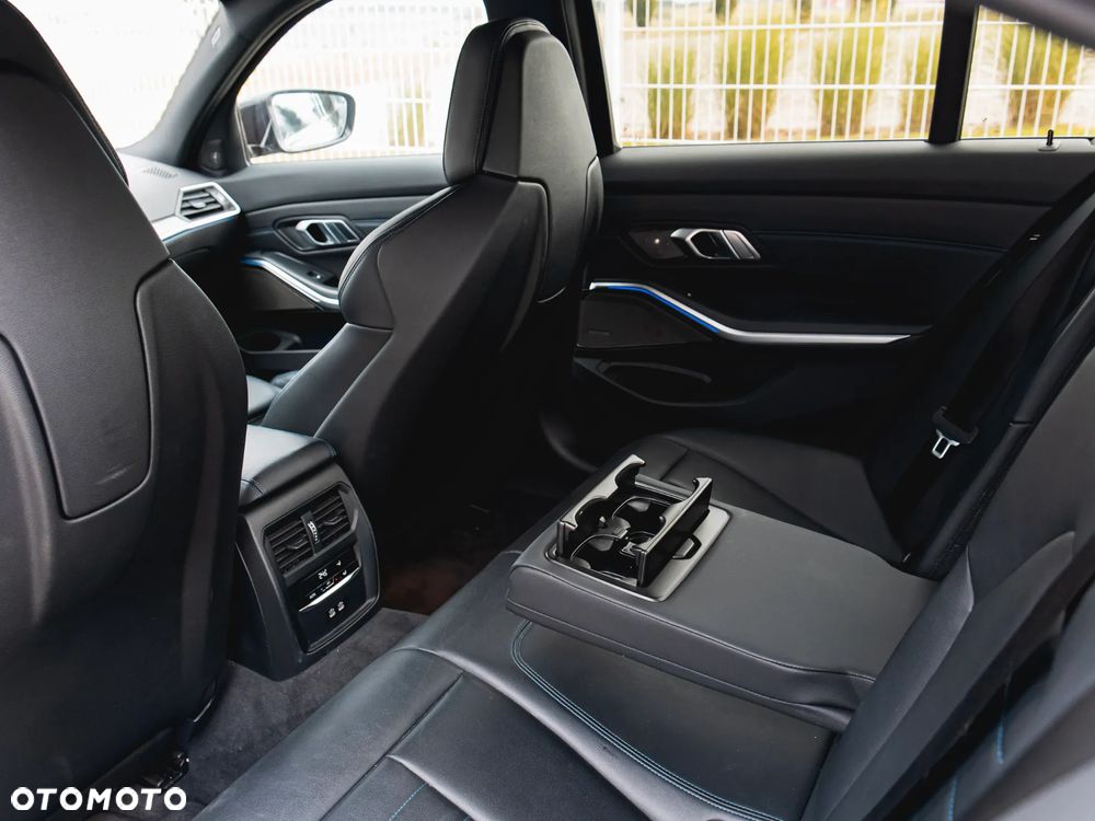 BMW Seria 3 M340i xDrive mHEV sport - 33