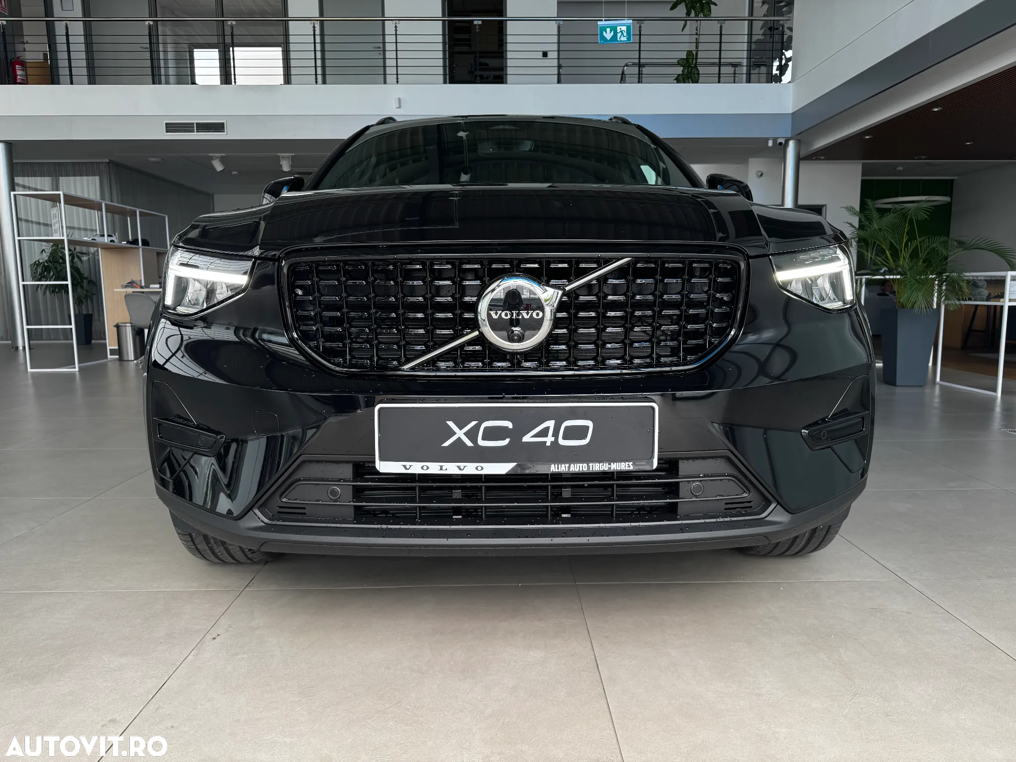 Volvo XC 40 B3 AT FWD MHEV Plus Dark - 2