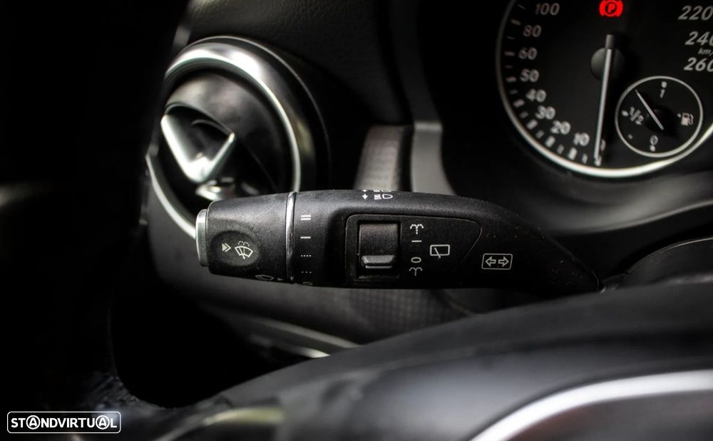 Mercedes-Benz A 180 d AMG Line - 14