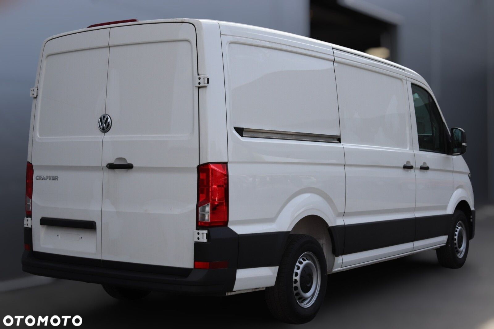 Volkswagen Crafter 35 furgon 140KM 3640 - 4