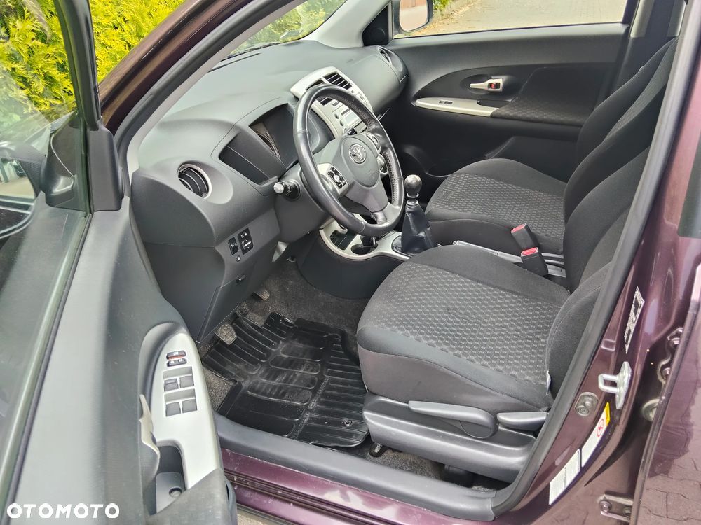 Toyota Urban Cruiser 1.4 D-4D Sol 4x4 - 5