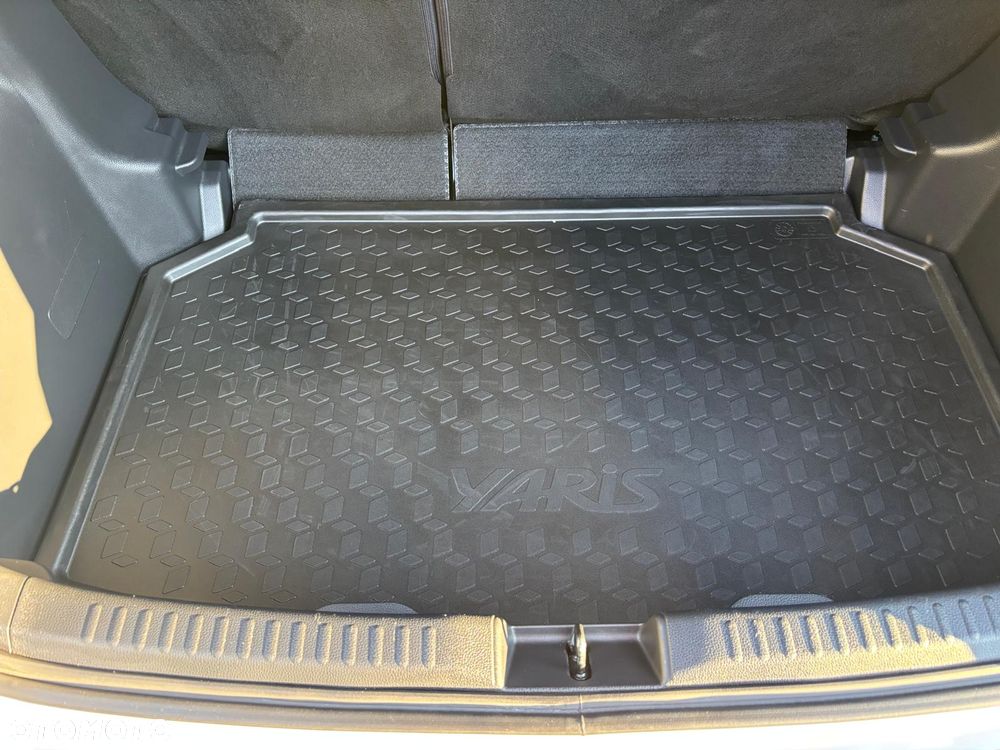 Toyota Yaris 116 1.5 VVT-i Black&White - 40