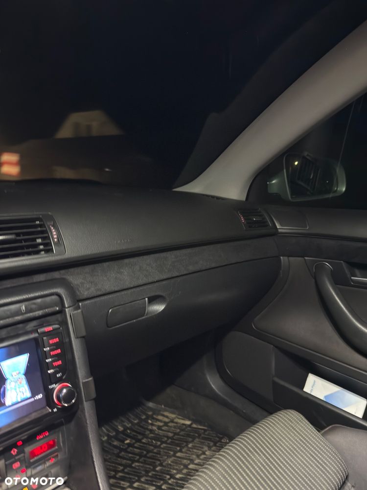 Audi A4 Limousine - 15