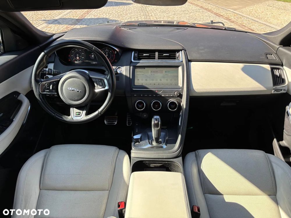 Jaguar E-Pace 2.0 i4D AWD R-Dynamic HSE - 11