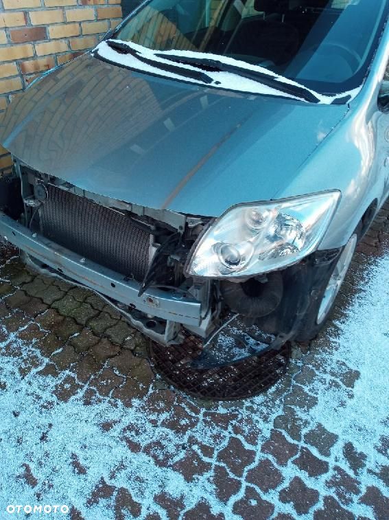 Toyota Auris 1.6 Premium - 4
