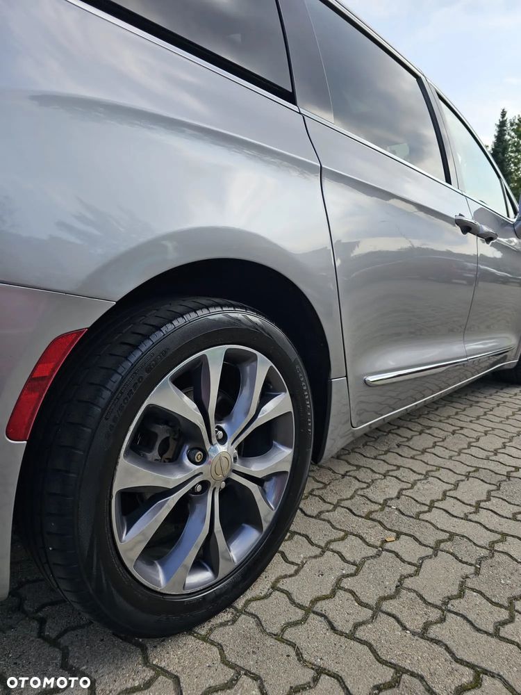 Chrysler Pacifica - 34