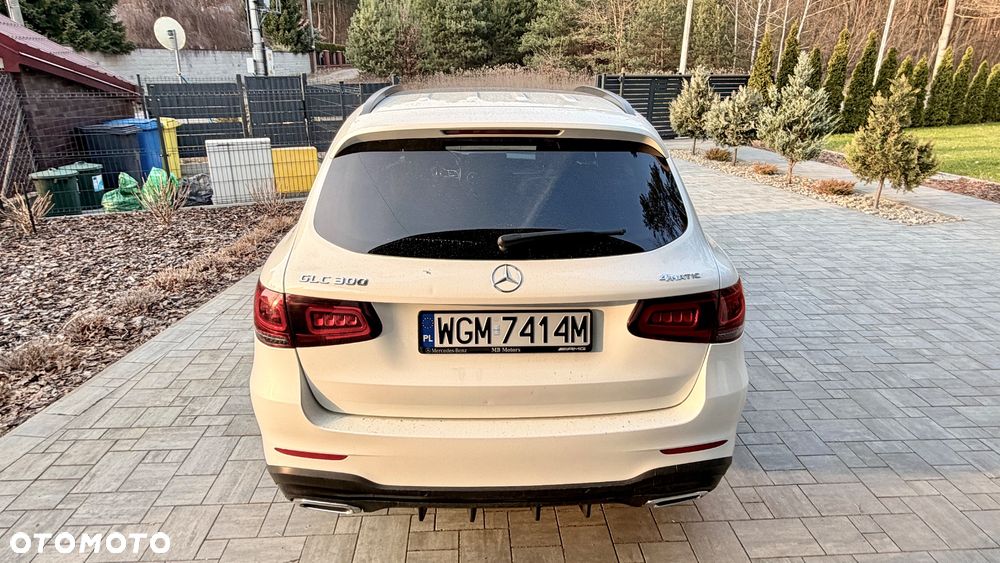 Mercedes-Benz GLC 300 4Matic 9G-TRONIC AMG Line Plus - 14