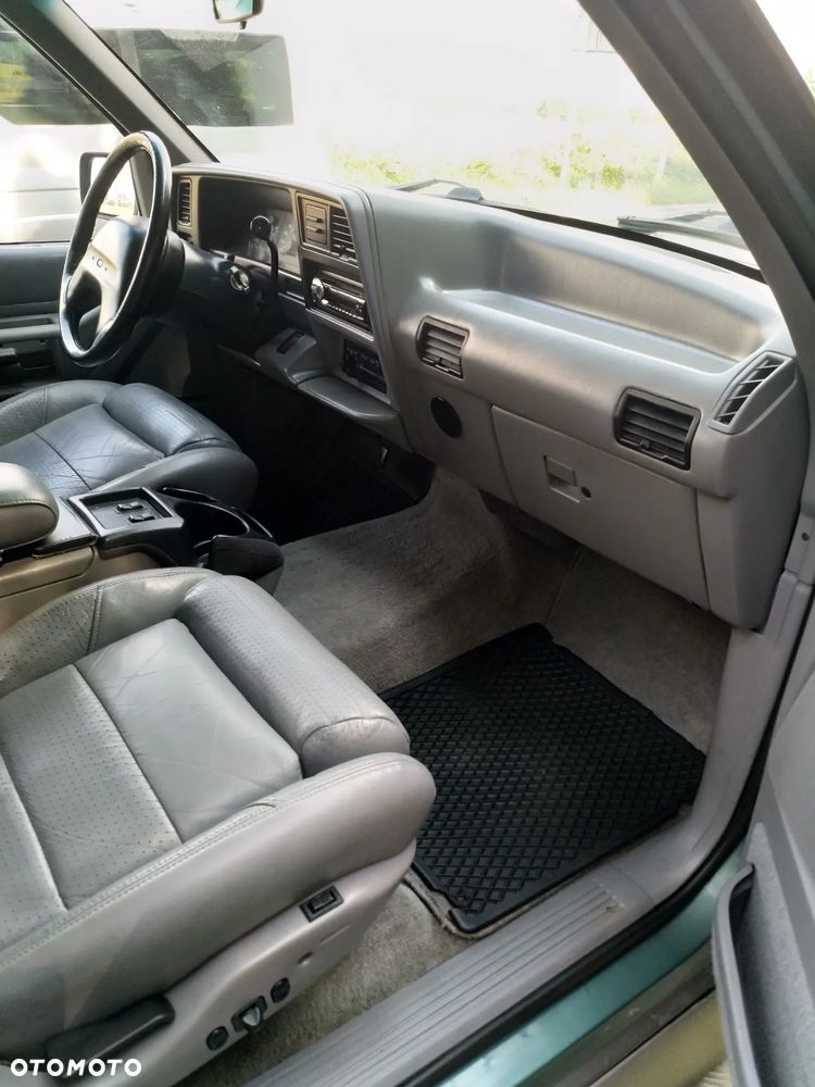 Ford Explorer Standard - 19