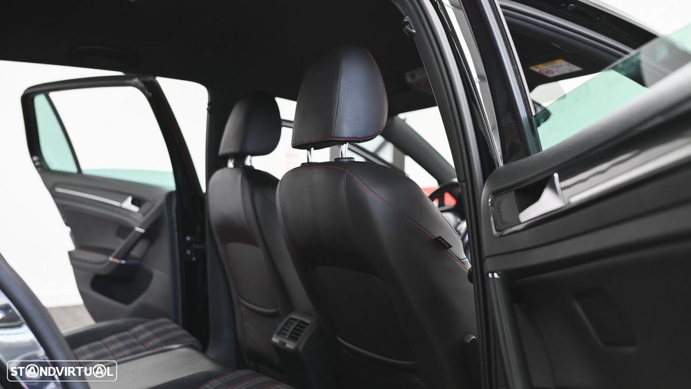 VW Golf 2.0 TSi GTi DSG - 41