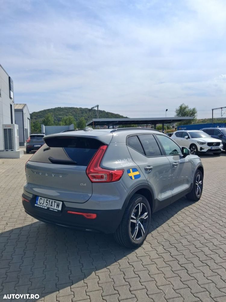 Volvo XC 40 B4 AT FWD MHEV Plus Dark - 7