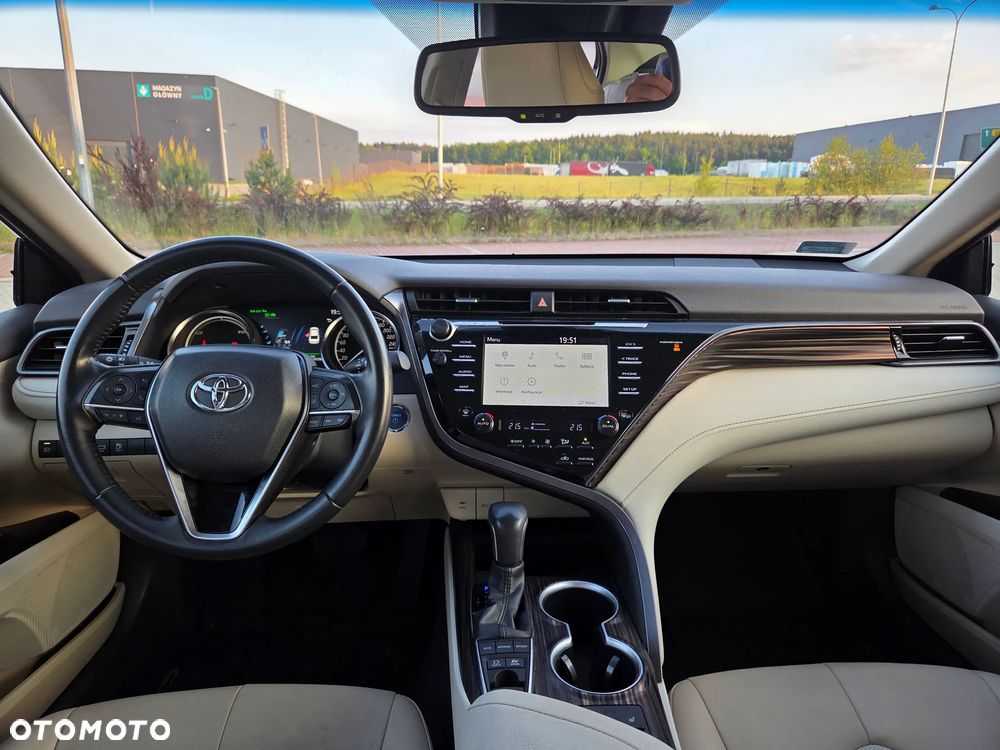 Toyota Camry 2.5 Hybrid Executive CVT - 9