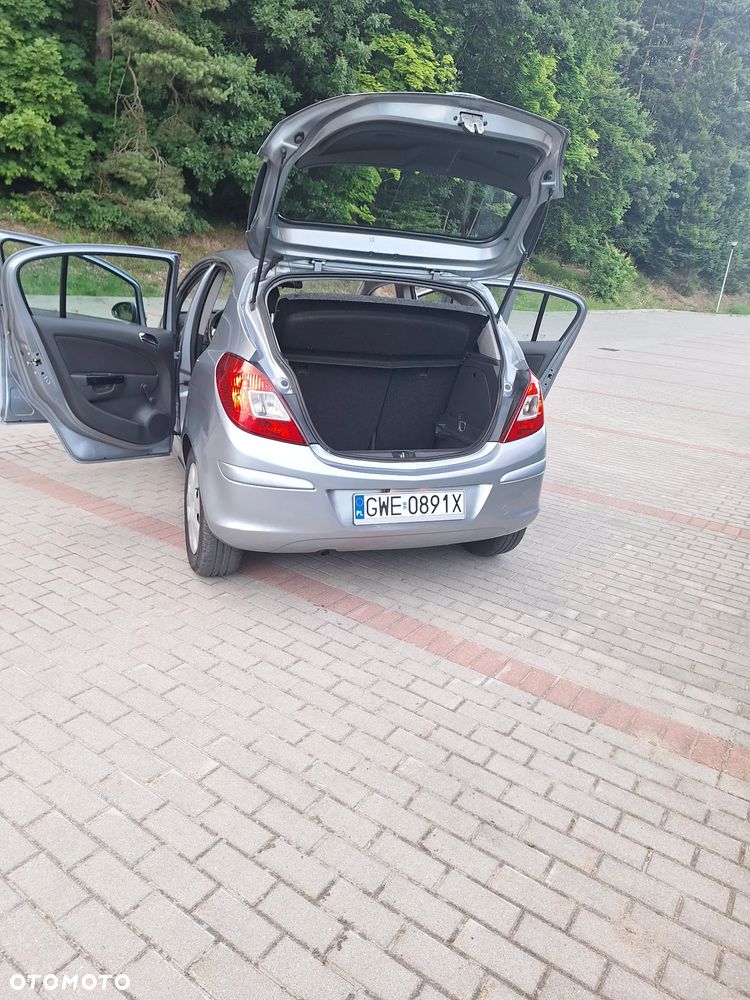 Opel Corsa 1.2 16V Cosmo - 9