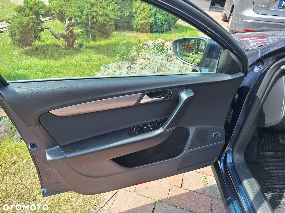 Volkswagen Passat - 10
