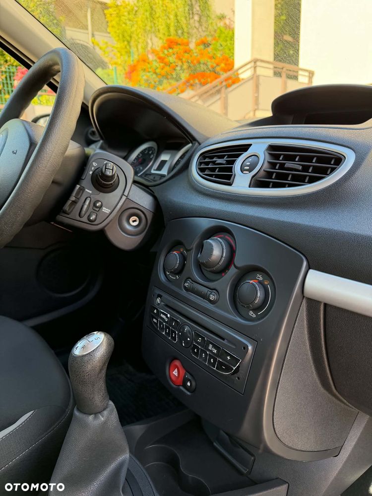Renault Clio - 8