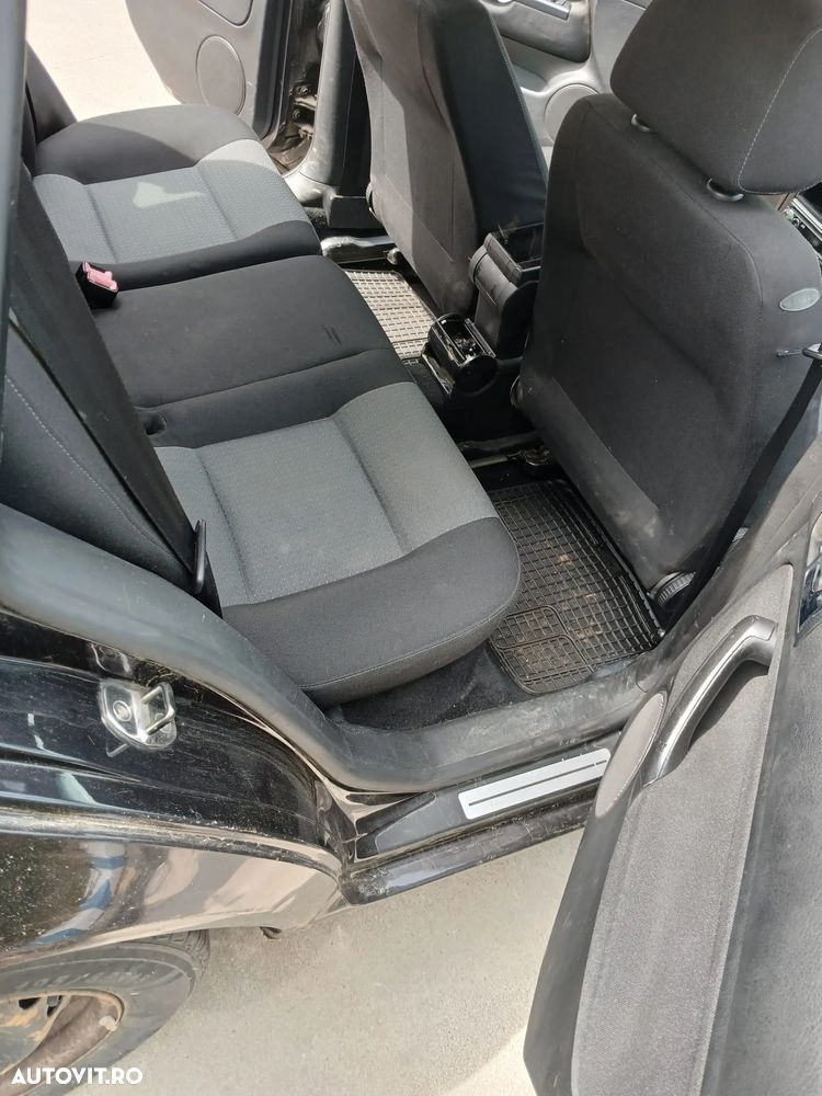Volkswagen Golf 1.9TDI Ocean Aut - 9