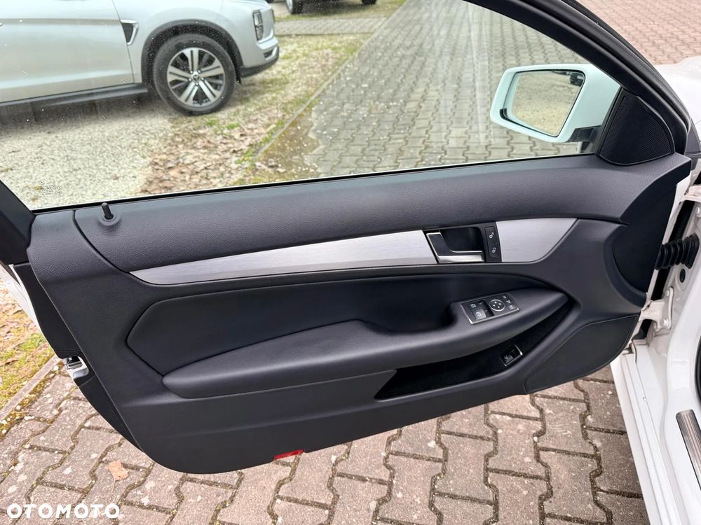 Mercedes-Benz Klasa C 200 (BlueEFFICIENCY) - 14