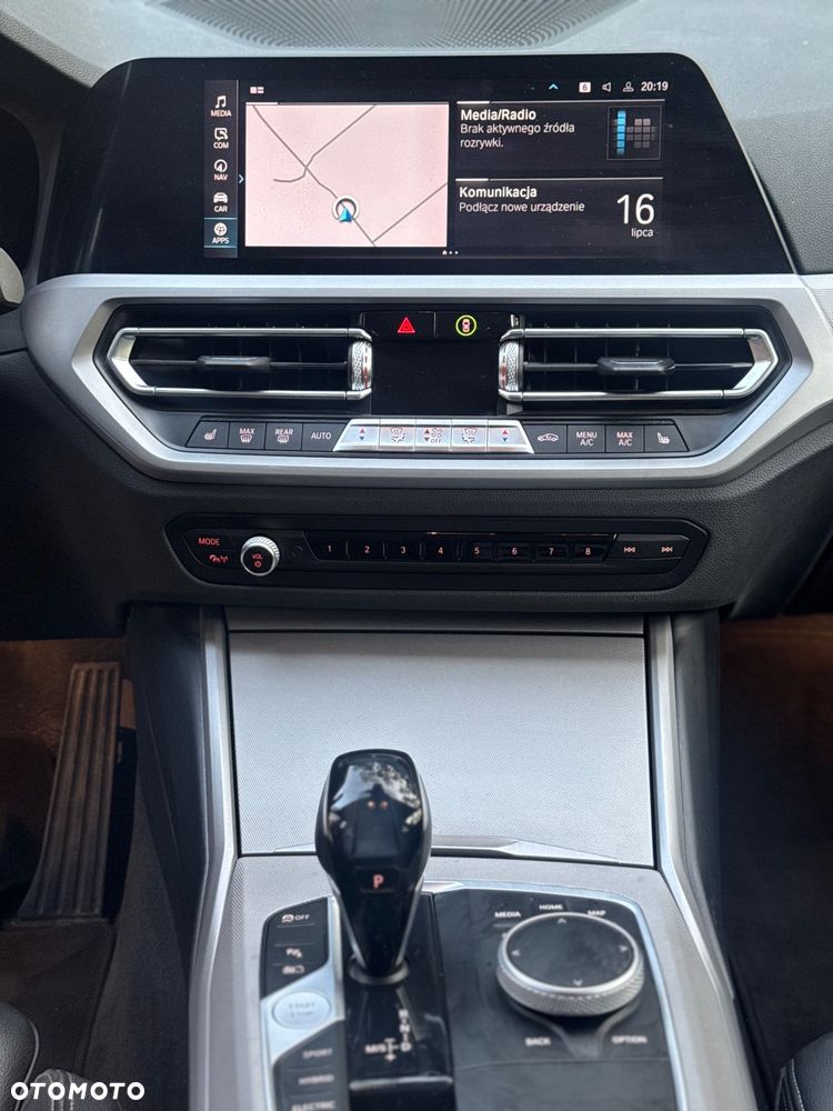 BMW Seria 3 330e M Sport sport - 36