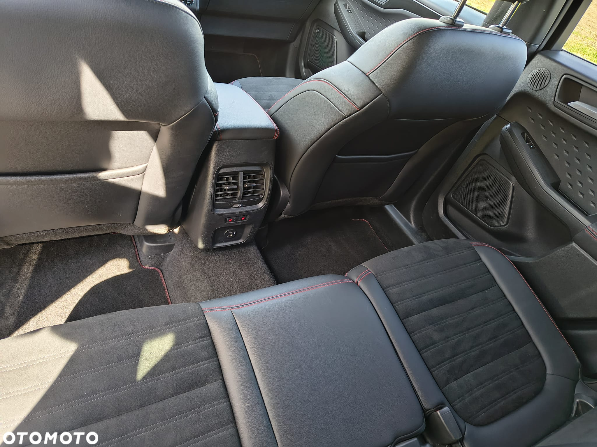 Ford Kuga 2.0 EcoBlue 4x4 ST-LINE X - 8