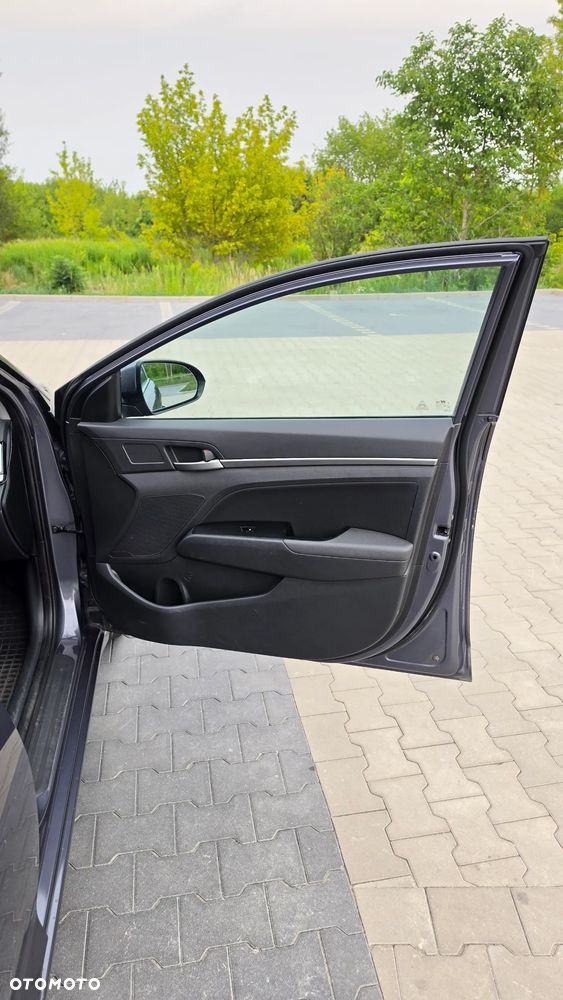 Hyundai Elantra 1.6 Style - 24