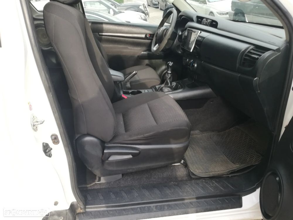 Toyota Hilux 2.4 D-4D Xtra-Cab 4WD - 9