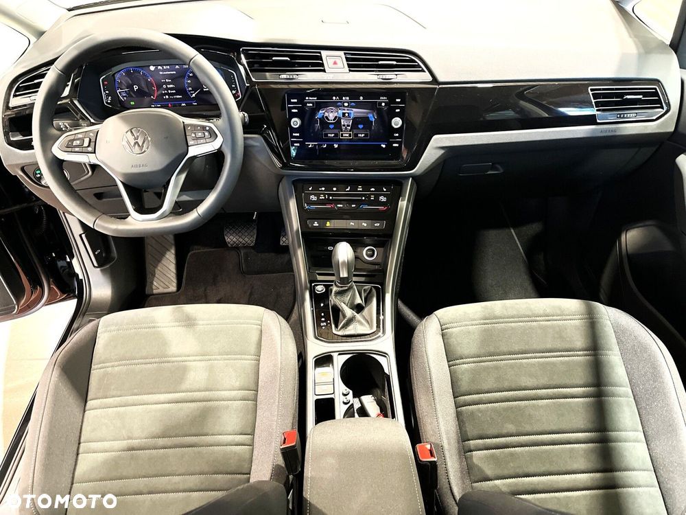 Volkswagen Touran - 28
