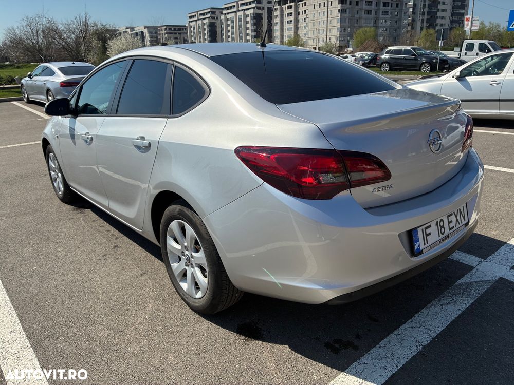 Opel Astra 1.6 Automatik Edition - 2
