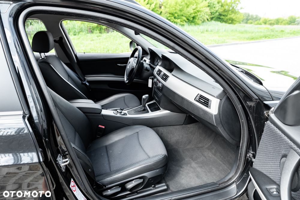 BMW Seria 3 320d xDrive DPF - 24