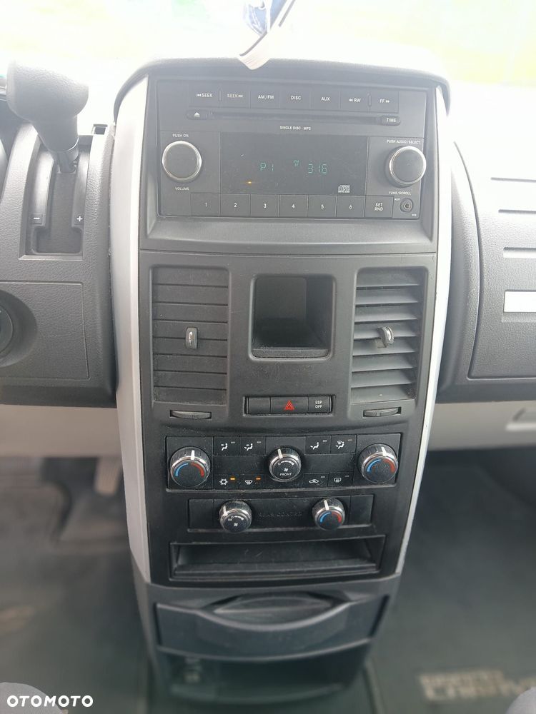 Dodge Grand Caravan - 11