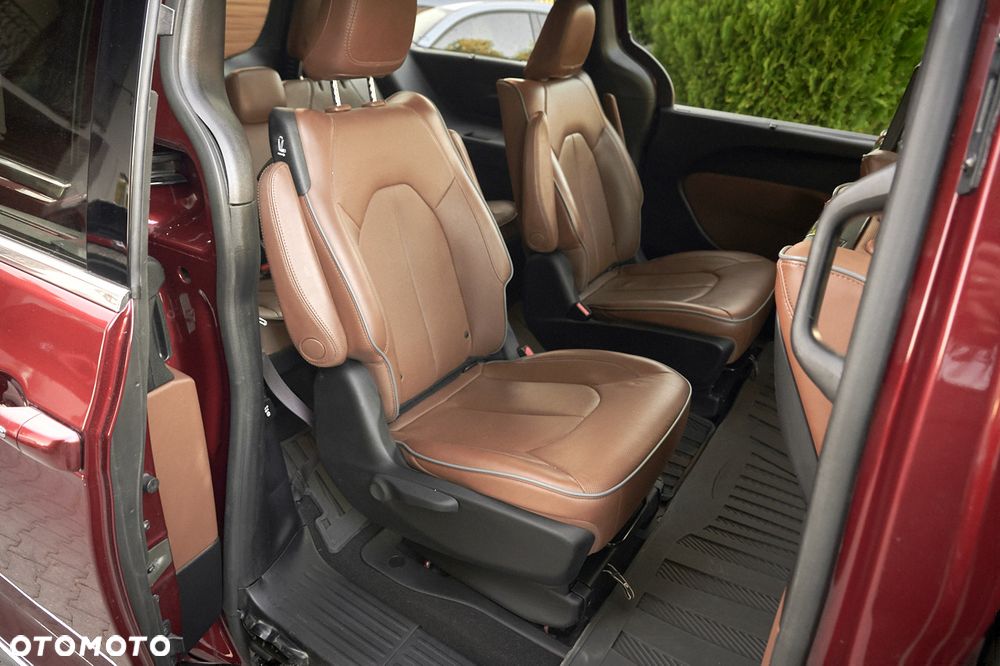 Chrysler Pacifica - 27