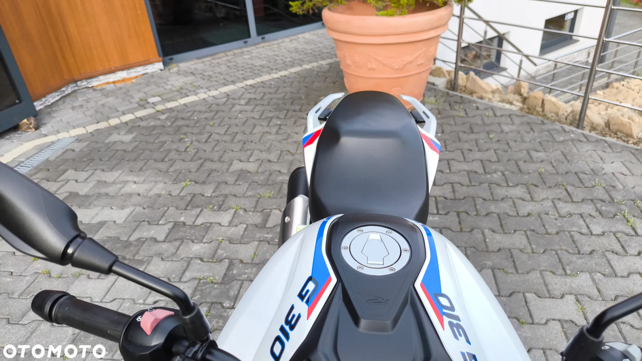 BMW G - 17