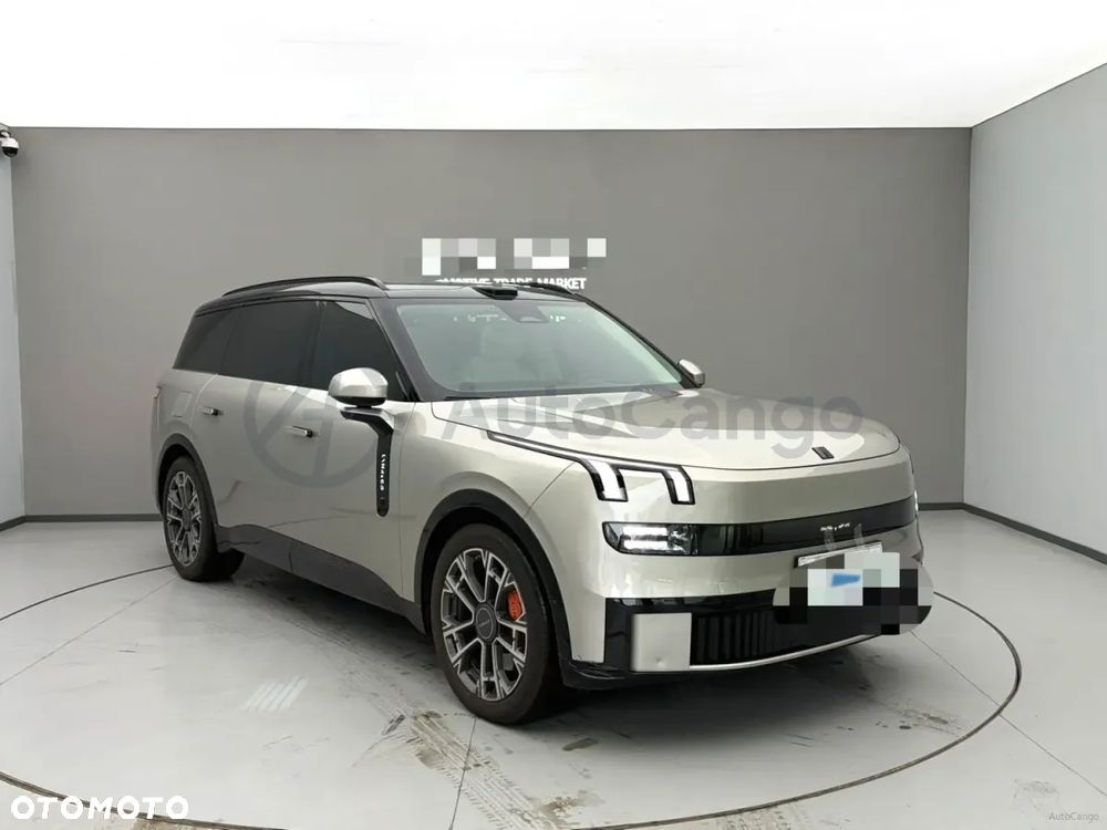 Lynk & Co 900 - 4