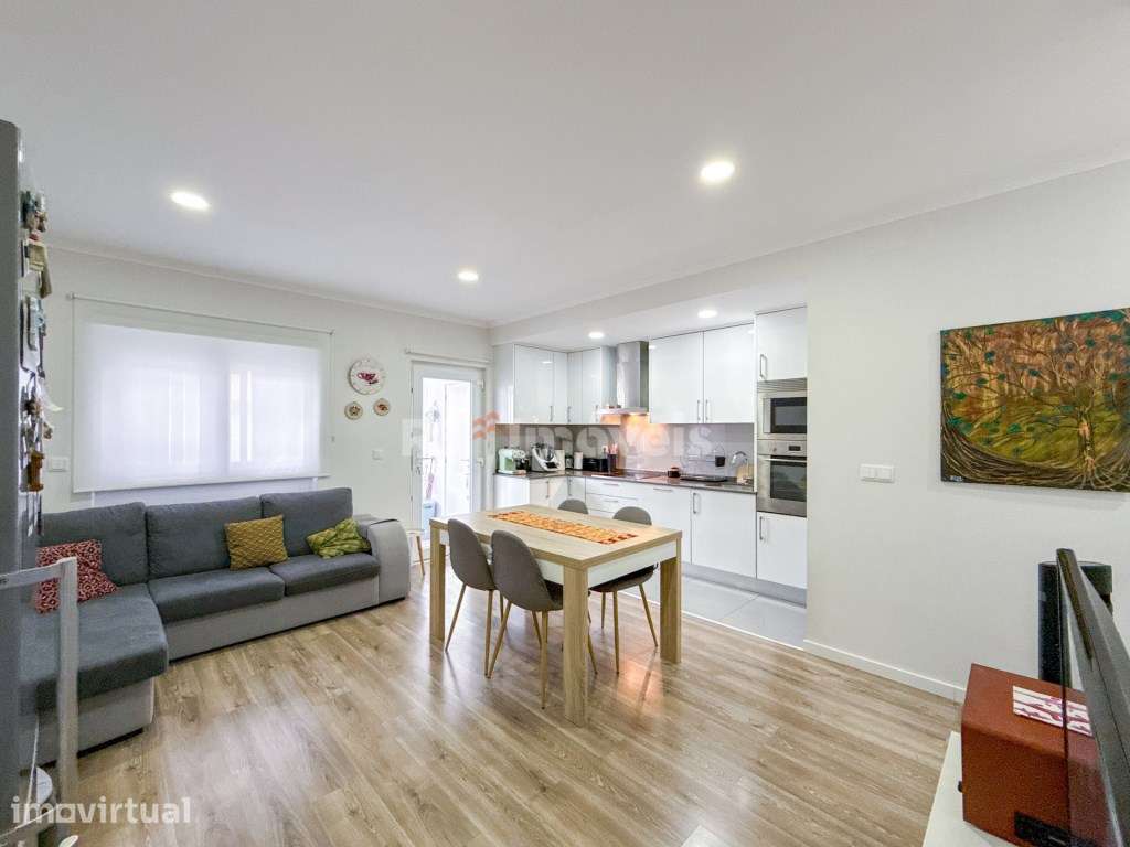 Apartamento T3 Remodelado c/ Varandas - Junto à Estação de Comboios... - Grande imagem: 2/38