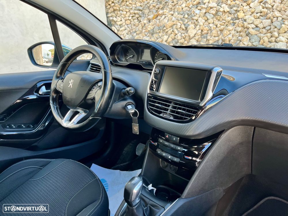 Peugeot 208 1.2 PureTech Allure - 5