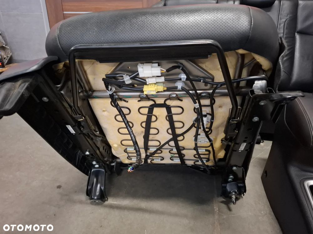 Fotele przód (kierowcy elektryczny) kanapa tył komplet skóra Nissan Navara D23 Rok 2017 podgrzewane podłokietnik tunel - 10