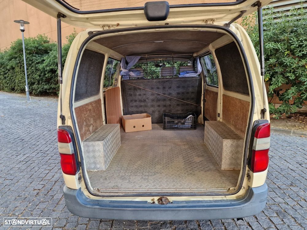 Toyota HiAce 2.4 D LXH12LB - 12