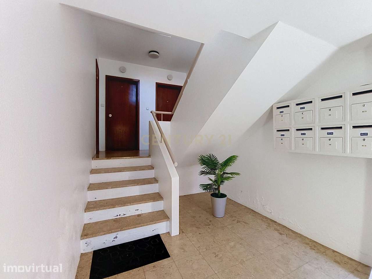Apartamento T2 com Excelente Luminosidade e Localização Estratégica em - Grande imagem: 4/18