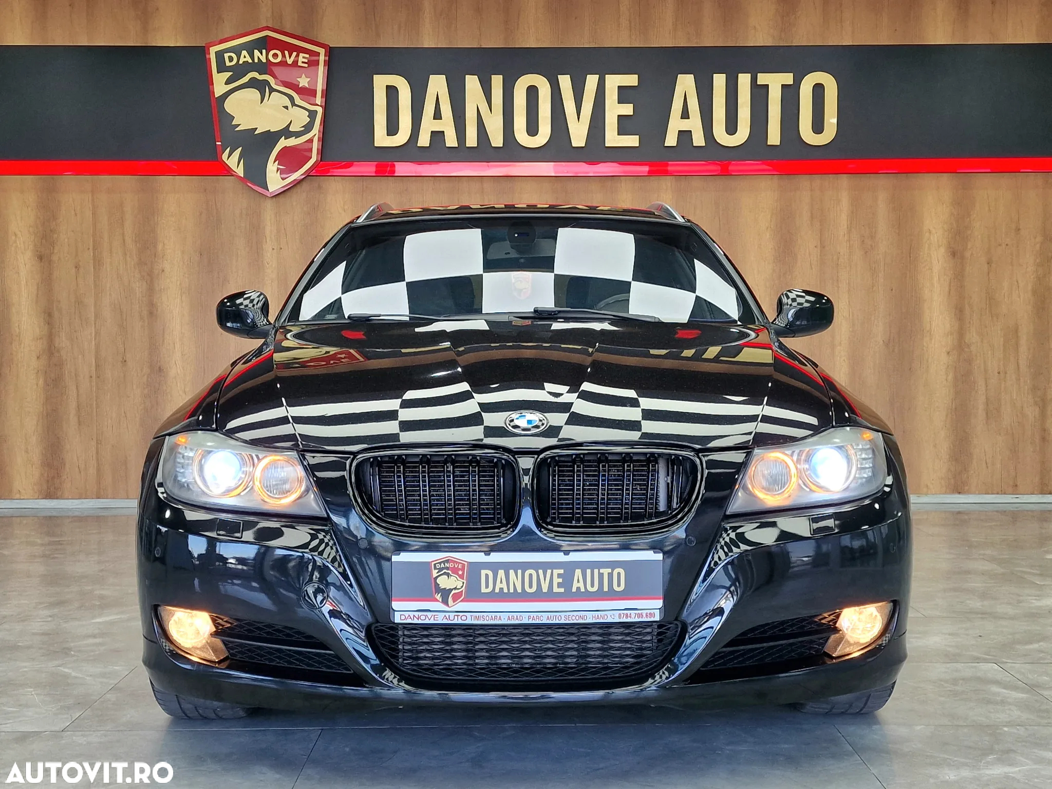 BMW Seria 3 320d DPF Touring Aut. - 2