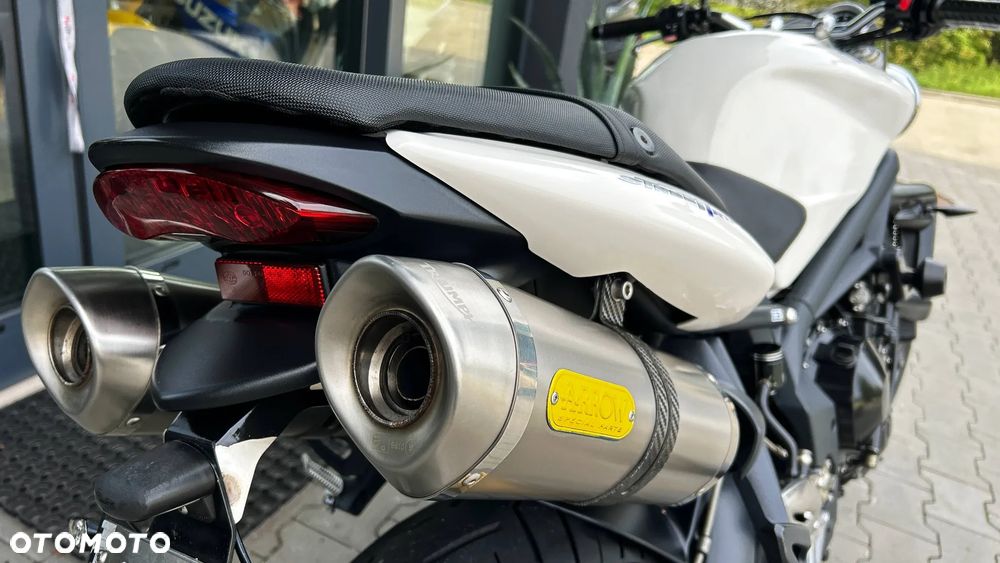 Triumph Street Triple - 11