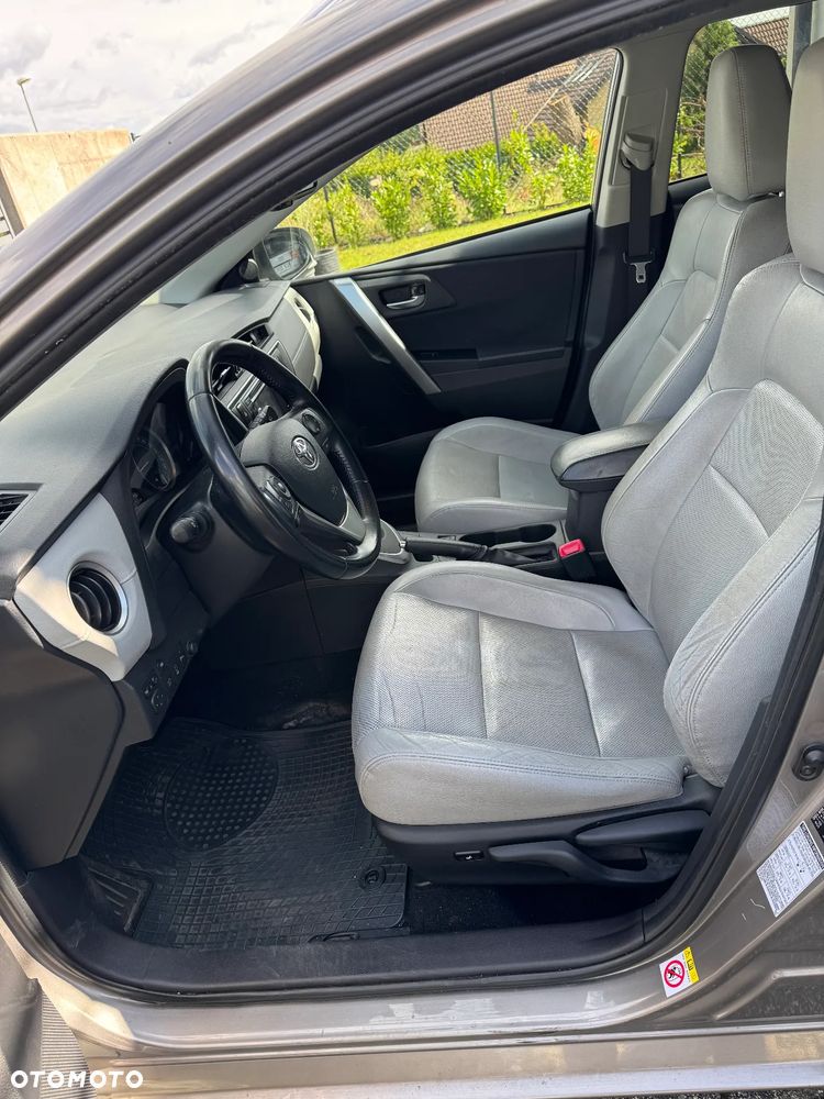 Toyota Auris Hybrid 135 Prestige - 4