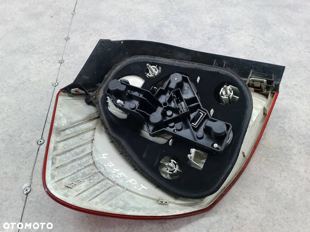 LAMPA TYLNA PRAWA BMW 1 E87 6924502 HATCHBACK 5D - 5